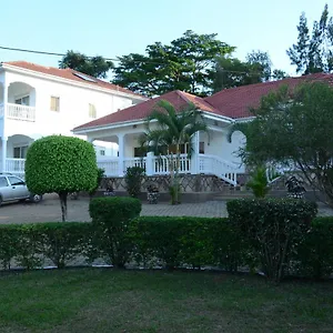 muyenga-luxury-vacation-home.about-kampalahotels.com/